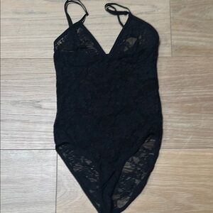 Beautiful lace tight body hardly worn perfect with jeans